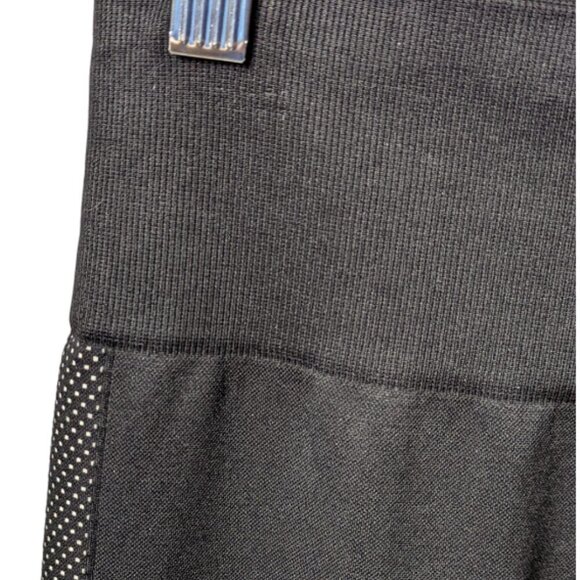 CHAMPION Powerflex Tight Fit High Waist Seamless Capris Black and White Medium - Picture 8 of 14